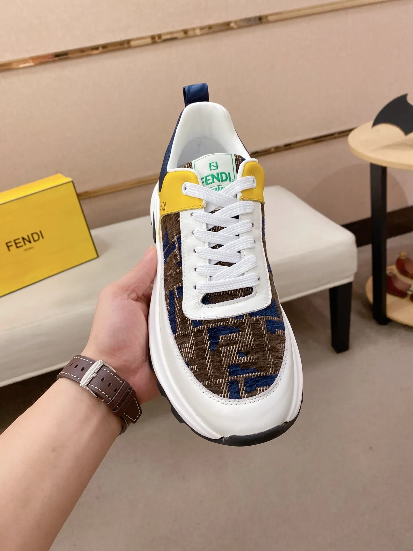 Men's shoes 💰 462💰 (fendi) New style 👊🏻 upper 🇮🇹 imported cowhide fabric 🇩🇪 lining imported sheepskin lining. The original outsole is molded to highlight the identity of every man, and the upper foot is elegant and stable🚶🏻🚶🏻The high-end custom counters reproduce the original version📯No matter the wind or rain, the shoe last remains unchanged and can withstand the verification of time🔍️,🔵 Size: 38-44